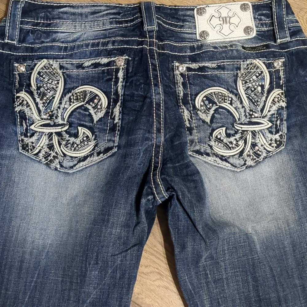 Miss Me Embellished Fleur Bootcut Dark Washed Jeans Size 32 - Picture 4 of 14